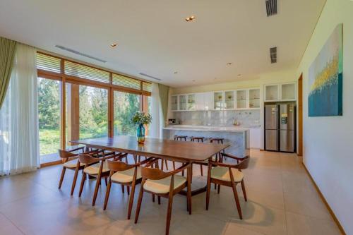 Η κουζίνα ή μικρή κουζίνα στο Sunny Beach Villa
