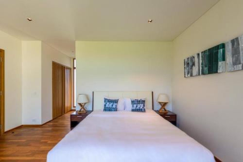 Ένα ή περισσότερα κρεβάτια σε δωμάτιο στο Sunny Beach Villa