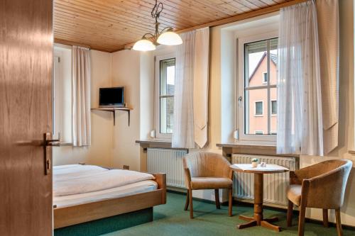 Postel nebo postele na pokoji v ubytování Gasthof Kern