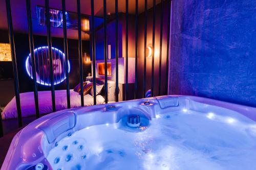 Φωτογραφία από το άλμπουμ του Love Room Les Private Places - Lit King Size et Jacuzzi Privé στην Ορλεάνη