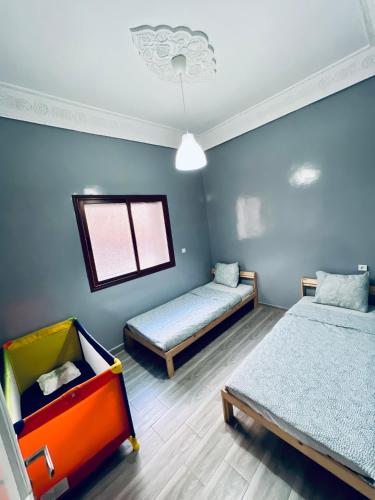 Ένα ή περισσότερα κρεβάτια σε δωμάτιο στο Appartement très équipé etpropre 1