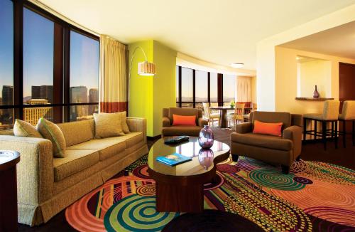 Posezení v ubytování Rio Hotel & Casino, a Destination by Hyatt Hotel