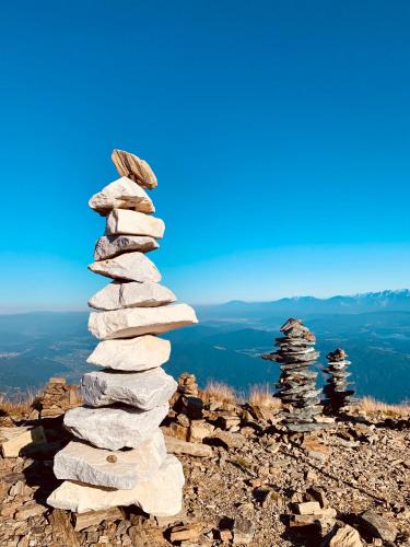 a stack of rocks sitting on top of a mountain at See-Apartment AURA am Fuße der Gerlitzen Alpe und Ufer des Ossiacher Sees - mit privatem Seezugang & Hallenbad in Steindorf am Ossiacher See