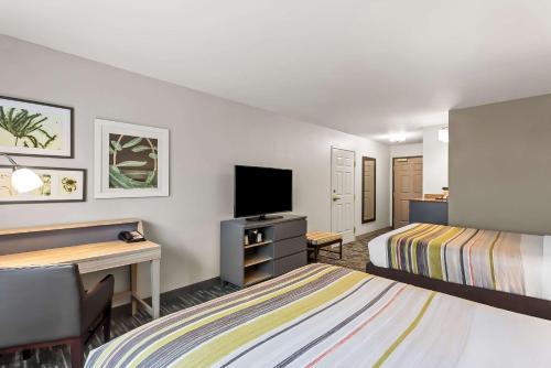 Télévision ou salle de divertissement dans l'établissement Country Inn & Suites by Radisson, Portage, IN
