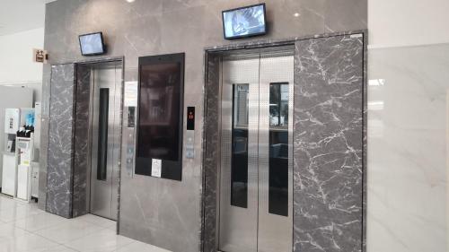 TV a/nebo společenská místnost v ubytování Toyoko Inn Kita-toda-eki Higashi-guchi