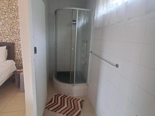 Bilik mandi di Willowdene Bed and Breakfast