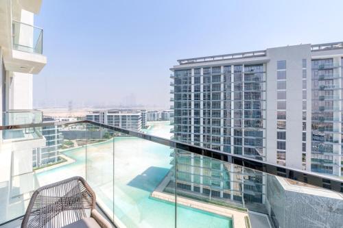 District One Residences 12 - PROMO DEAL! Modern 1BR for 4 with Breathtaking Lagoon Views