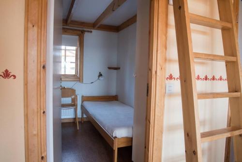 Una cama o camas en una habitación de Sauna | Wi-Fi | EV Dock | Pets allowed