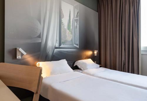 Postel nebo postele na pokoji v ubytování B&B HOTEL Valence TGV Romans