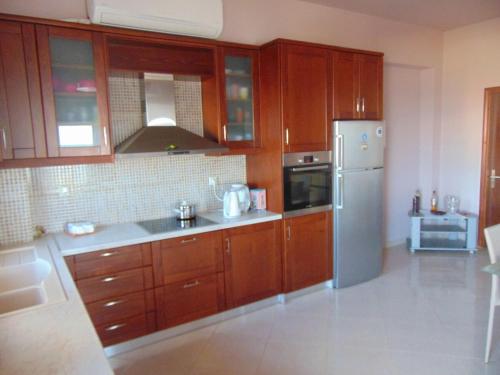 Comfy Beachfront Litinas Casa with SeaView
