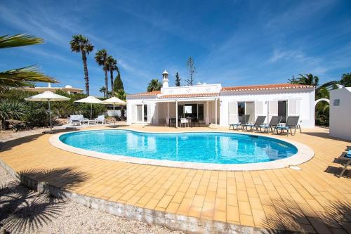 Pomba beautifully renovated with heated pool!