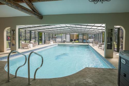 superb prestige property with indoor heated swimming pool, seminar room and tennis court in mouries, in the alpilles in provence – 16 people