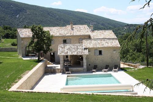 very beautiful and charming 18th century estate in bonnieux, luberon area, in provence - 8 personnes