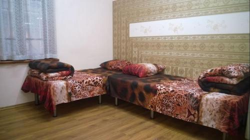 Giường trong phòng chung tại Hostel Alex 1