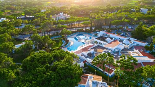 an aerial view of a resort with a swimming pool at Four Seasons Country Club in Quinta do Lago