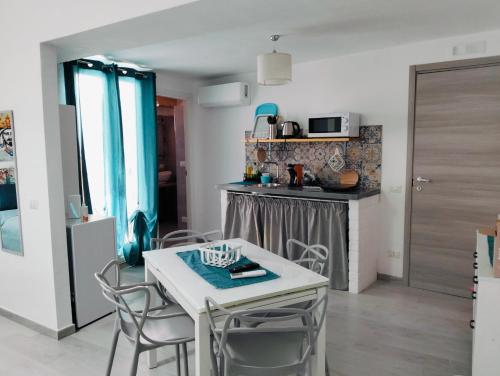 Η κουζίνα ή μικρή κουζίνα στο NAHAR HOME