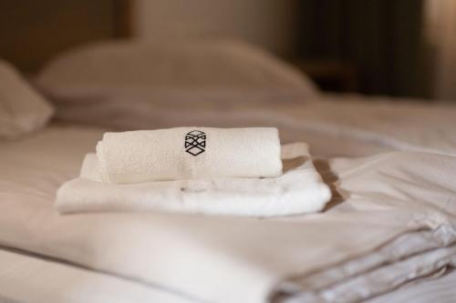 a pile of towels sitting on a bed at Castor in Harghita-Băi