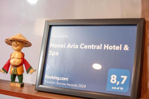 Un certificado, premio, letrero u otro documento en Hanoi Aria Central Hotel & Spa
