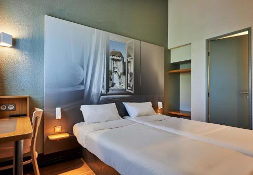 Postel nebo postele na pokoji v ubytování B&B HOTEL CAEN Sud