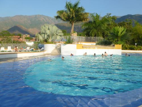 a group of people swimming in a swimming pool at San Jeronimo Cabaña in San Jerónimo
