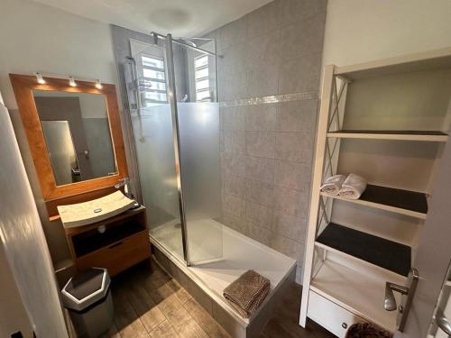 Et badeværelse på Le brisant ERMITAGE LES BAINS LAGON