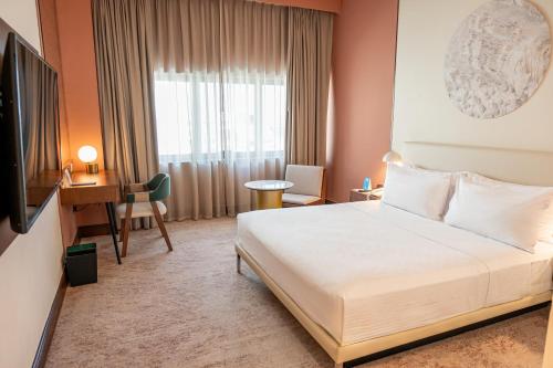 Ένα ή περισσότερα κρεβάτια σε δωμάτιο στο Majestic Cove Hotel - Formerly Le Méridien Fairway