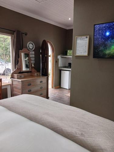 Η κουζίνα ή μικρή κουζίνα στο The Oak Treehouse BnB Queenstown