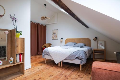 a bedroom with a bed in a attic at Superbe maison quartier Gare Angers 4 personnes in Angers