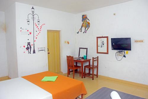 En TV eller et underholdningssystem på Rajkumar GuestHouse