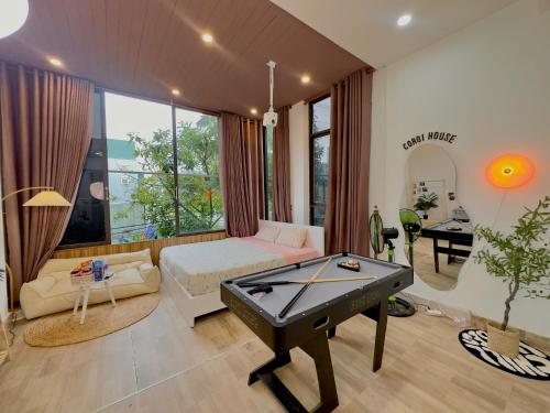 Postel nebo postele na pokoji v ubytování Corgi House Beachstay Danang