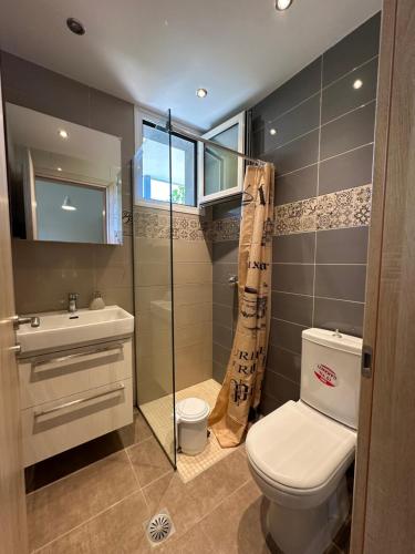 Koupelna v ubytování Thekla Guesthouse