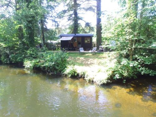 Příroda nedaleko luxury tent