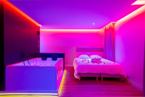 LOVE ROOM SAUNA,JACCUZZI Netflix Tours