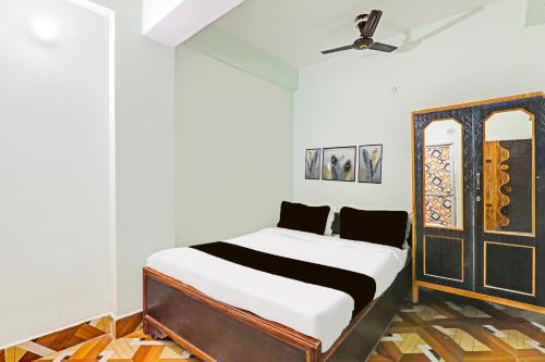 Giường trong phòng chung tại Hotel O by OYO welcome inn