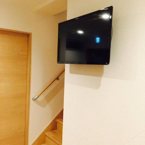 a flat screen tv hanging on a wall at あり宿 西九条20人合宿 Usjユニバ 京セラドーム 海遊館 観覧車 レゴ in Osaka