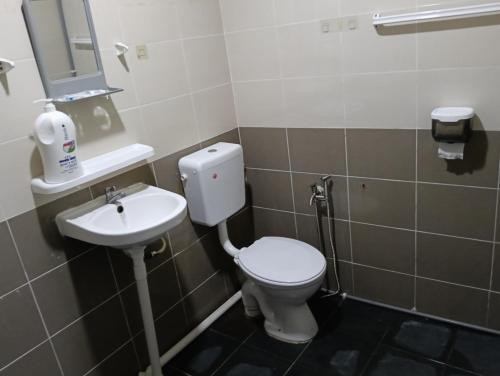 Ein Badezimmer in der Unterkunft JSW PRAMLee Georgetown Penang