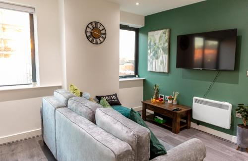 a living room with a couch and a tv at Sweet Stay, 2 Bed Luxury Apartment close to Birmingham Central in Birmingham