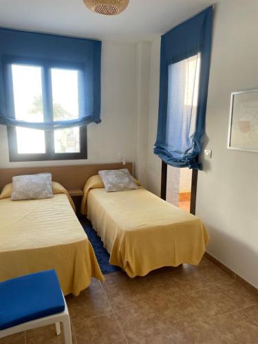 Ένα ή περισσότερα κρεβάτια σε δωμάτιο στο Villa Mediterranea