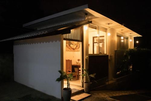 Bangunan di mana terletaknya vila ini