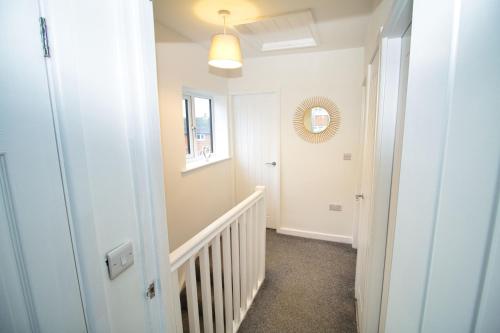 Φωτογραφία από το άλμπουμ του 3 Bed Semi - Refurbished High Standard - Off Street Parking - Large Garden - Dog Friendly - Fast Wifi σε Rawmarsh