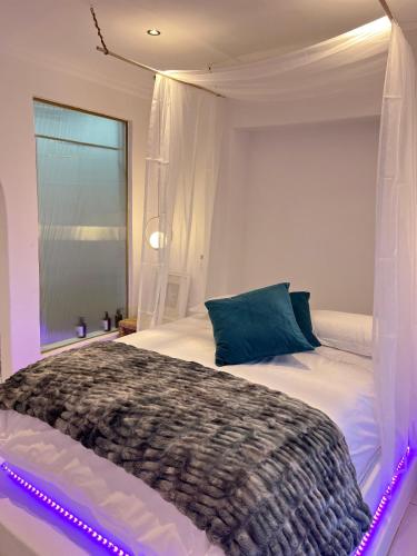 Ένα ή περισσότερα κρεβάτια σε δωμάτιο στο 18 on onix