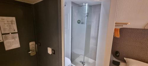 Ένα μπάνιο στο B&B HOTEL Cannes Mouans Sartoux