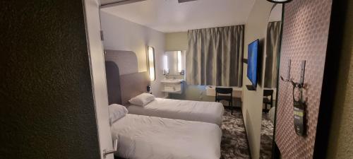 Ένα ή περισσότερα κρεβάτια σε δωμάτιο στο B&B HOTEL Cannes Mouans Sartoux