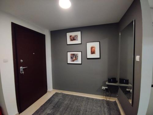 Elegant Minimalistic Downtown Apartment!