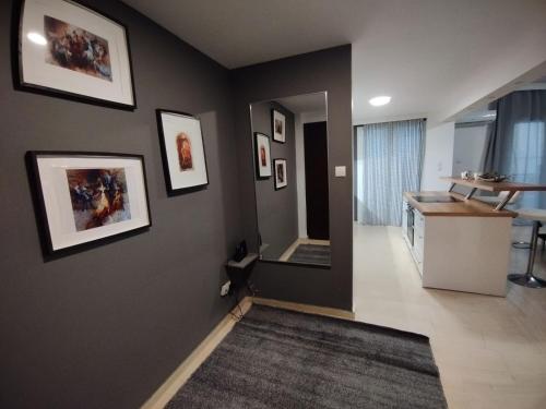 Elegant Minimalistic Downtown Apartment!