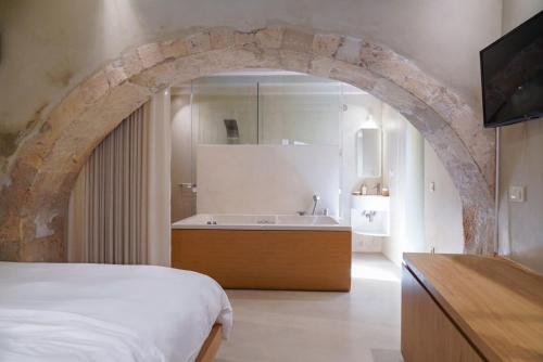 Mystiko Maisonette with Hot Tub - Chania Old Town