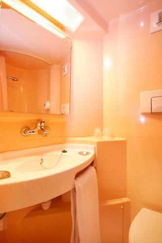 Un baño de Premiere Classe Biarritz