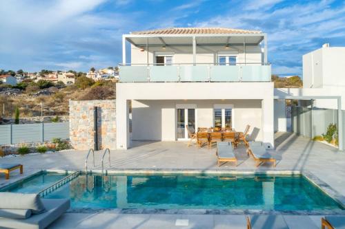 Bazén v ubytování Gianna's Panoramic Seaview Twin Villas with pool 1 nebo v jeho okolí