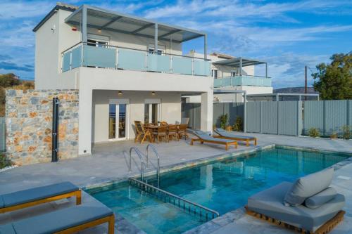 Bazén v ubytování Gianna's Panoramic Seaview Twin Villas with pool 1 nebo v jeho okolí