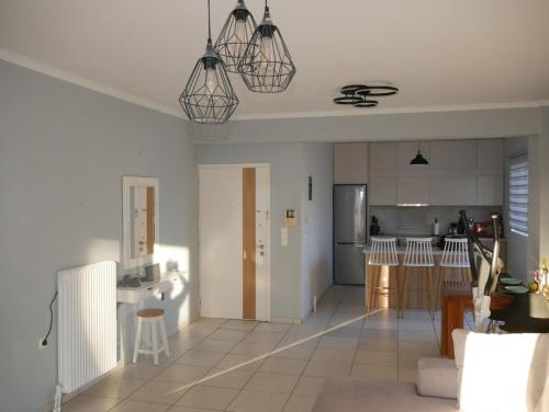 Gio's Central Cosy Apartment with private balcony